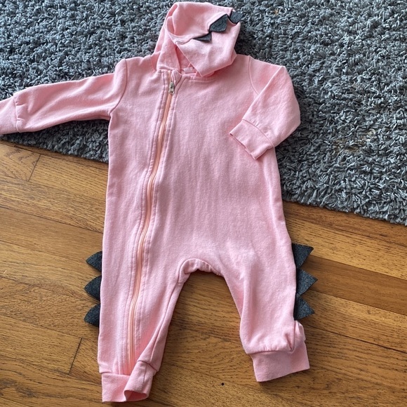 Baby Girl Bundle of Onesies and Pajamas Size 12 months - Picture 9 of 15